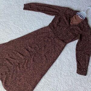 Beautiful leopard print, brown color, size 4 midi dress
